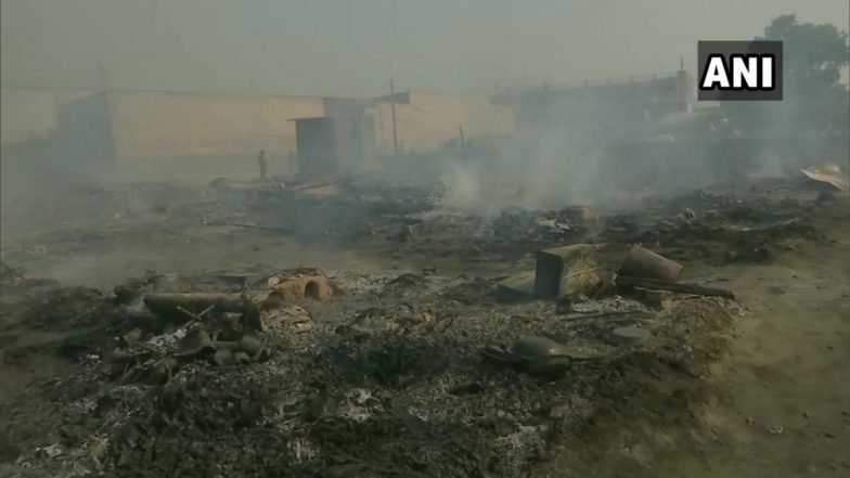 Noida: Bahlolpur झोपडपट्टी परिसरात लागलेल्या आगीत दोन मुलांचा मृत्यू