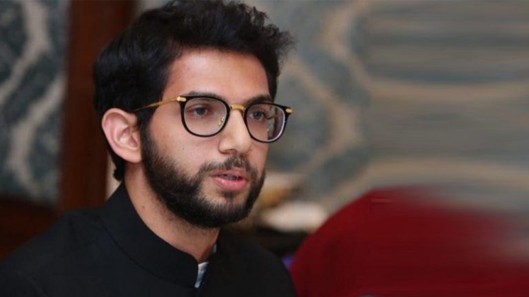 Fact Check: उर्दूमध्ये 'हॅलो' म्हणत मुस्लीम समाजाला आकर्षित करून घेत आहेत Aaditya Thackeray? जाणून घ्या व्हायरल होत असलेल्या पोस्टरमागील सत्य