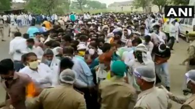 UP Panchayat Election 2021: मतमोजणीच्या ठिकाणी सामाजिक अंतराच्या नियमाचे उल्लंघन; फिरोजाबादमध्ये गर्दी पांगवण्यासाठी पोलिसांचा लाठीचार्ज (Watch Video)