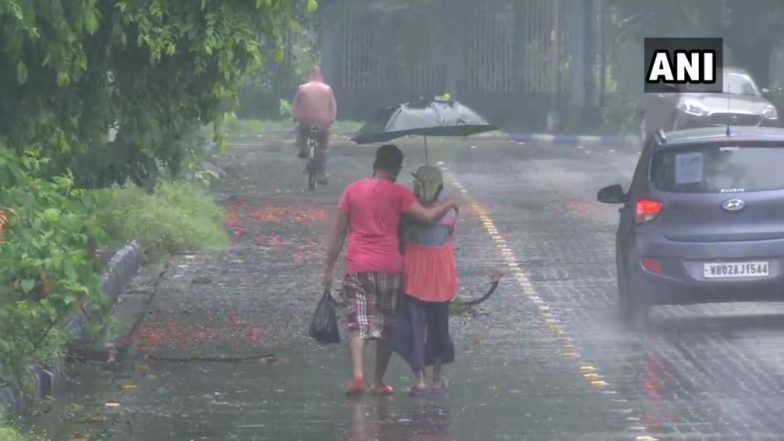 Cyclone Yaas Updates: 'यास' चक्रीवादळ काही तासातच किनारपट्टीवर धडकणार; पश्चिम बंगाल- ओडिशात वेगवान वारा, पाऊस सुरु