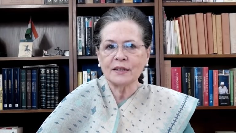 Congress Interim President Sonia Gandhi यांना 3 महिन्यांत दुसर्‍यांदा कोरोना वायरसची लागण; पुढील काही दिवस आयसोलेशन मध्ये!