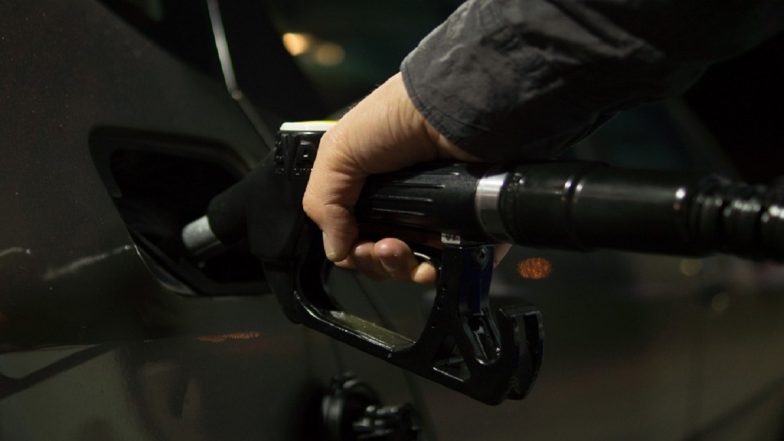 Today Petrol-Diesel Rate: आज पेट्रोल-डिझेलच्या दरात झाली कपात, जाणून घ्या आजचा दर