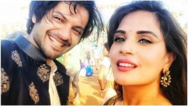 मिर्झापूर फेम Ali Fazal आणि Richa Chadha अडकले विवाहबंधनात? गुड्डू भैयाने शेअर केला मेहंदीचा फोटो (See Photo)