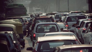 Mumbai Traffic update: खासगी बसच्या अपघातामुळे पश्चिम द्रुतगती महामार्गावरील वाहतूक ठप्प