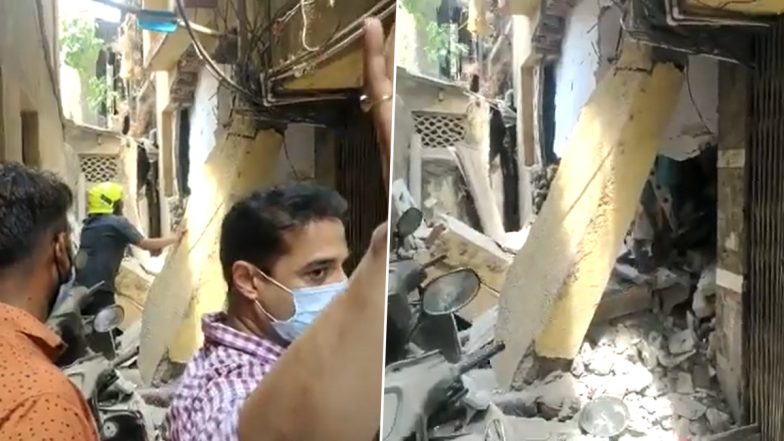 उल्हासनगरमध्ये इमारतीचा स्लॅब कोसळला, इमारतीतून नागरिकांना बाहेर काढण्याचे काम सुरू