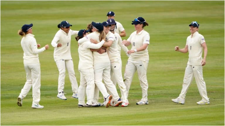 IND W vs ENG W Test 2021 Day 3: स्मृती-शेफालीची रेकॉर्ड ब्रेक भागीदारी व्यर्थ, टीम इंडिया पहिल्या डावात 231 धावांवर ढेर; इंग्लंडने दिला फॉलोऑन