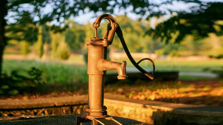 Uttar Pradesh Hand Pump Dispute: उत्तर प्रदेशमध्ये हातपंप ठरला वादग्रस्त, राजकारणही रंगले