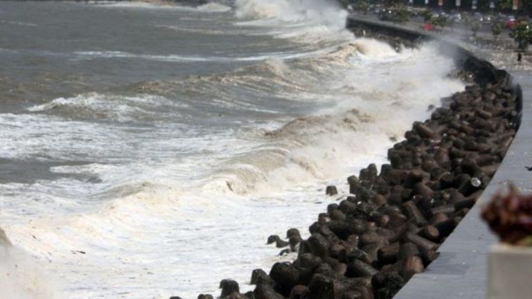 Mumbai Rains: मुंबईच्या दर्याला आज उधाण तर शहरासह उपनगरात पावसाची शक्यता