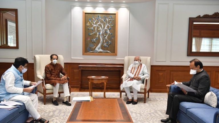 CM Uddhav Thackeray-PM Narendra Modi Meet: दिल्लीत पंतप्रधानांच्या निवासस्थानी महाराष्ट्र सरकारचं मुख्यमंत्री उद्धव ठाकरेंच्या नेतृत्त्वाखालील शिष्टमंडळ भेटीला; मागील दीड तासांपासून चर्चा