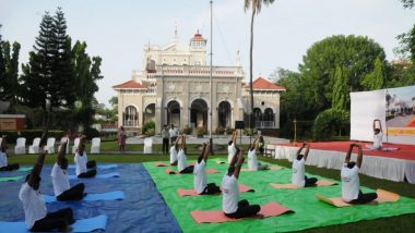 International Yoga Day 2021:  20 जणांच्या छोट्या योगप्रेमी गटाने ऐतिहासिक आगा खान पॅलेस आणि कान्हेरी लेण्यांमध्ये साजरा केला  7 वा आंतरराष्ट्रीय योग दिन