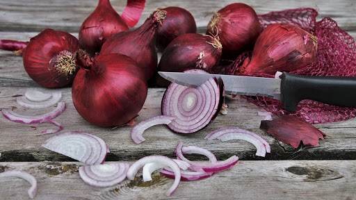 Health Benefits Of Raw Onion: रोज कच्च्या कांद्याचे सेवन केल्यास रहाल 'या' मोठ्या आजारांपासून दूर; जाणून घ्या फायदे