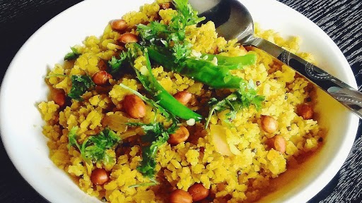 World Poha Day 2021: मुंबई स्टाईल कांदा पोह्यांपासून प्रसिद्ध इंदोरी पोह्यांपर्यंत, पहा नाष्टासाठीचे सोपे रेसिपी व्हिडिओ