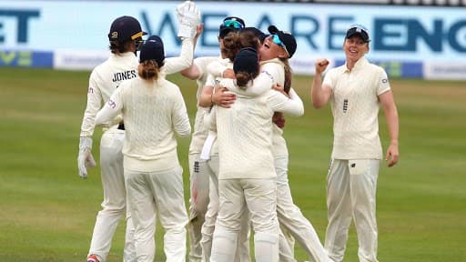 IND W vs ENG W Test 2021 Day 2: स्मृती मांधना आणि शेफाली वर्माची जबरदस्त फलंदाजी, पण दिवसाअखेर इंग्लंडच्या गोलंदाजाची दिसली जादू