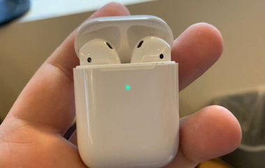 Apple मोफत देतेय AirPods, जाणून घ्या कसा होईल फायदा