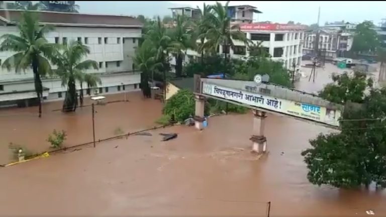 Maharashtra Floods: चिपळूण शहर स्वच्छ करण्यासाठी तातडीची मदत म्हणून 2 कोटी निधी मंजूर