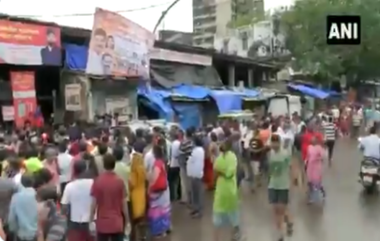 Mumbai: धारावी येथे लसीकरणासाठी नागरिकांची तुफान गर्दी (Watch Video)