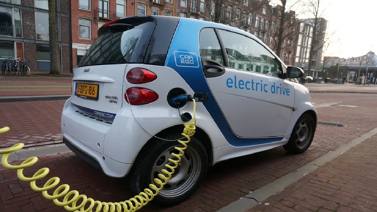 Maharashtra EV Policy 2025: महाराष्ट्राचे नवीन ईव्ही धोरण जाहीर; इलेक्ट्रिक वाहनांना टोल माफी, खरेदीवर मोठी सबसिडी, जाणून घ्या सविस्तर