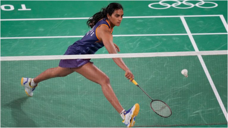 Tokyo Olympics 2020: PV Sindhu ची Denmark च्या Mia Blichfeldt वर मात करत Women’s Singles Badminton Quarter-Finals मध्ये प्रवेश