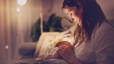 World Breastfeeding Week 2021: ब्रेस्टफिडिंग वीक कधी साजरा केला जातो? जाणून घ्या इतिहास आणि थीम