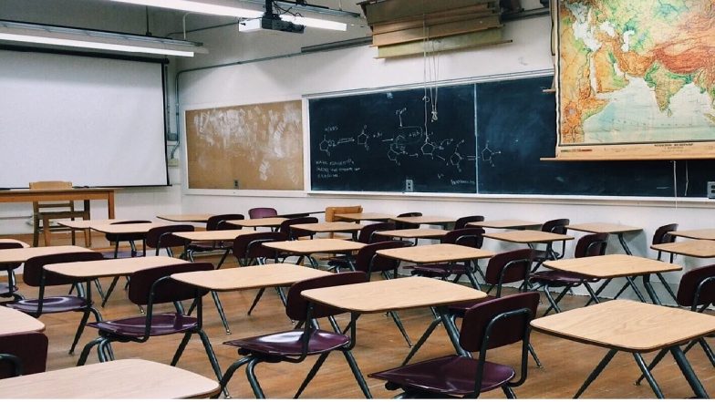Govt Stays Reopening of Schools: शिक्षण विभागाचा विचार बदलला; शाळा सुरु करण्याबाबतच्या निर्णयास स्थिगती