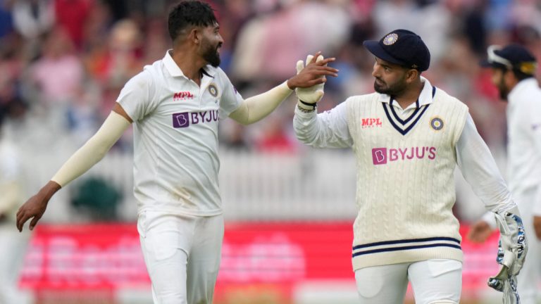 IND vs ENG 2nd Test Day 5: मोहम्मद सिराजचा इंग्लंडला दुहेरी दणका, मोईन अलीनंतर सॅम कुरनला धाडलं माघारी