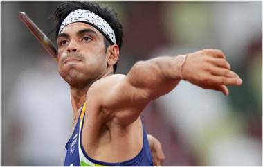 Neeraj Chopra ने पाण्यातही केला  Javelin Throw चा सराव (Watch Video)