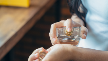 Human Urine in Perfumes: डिझायनर परफ्युमच्या नावाखाली चक्क बाटल्यांमध्ये लघवी विकत होते लोक; पोलिसांकडून अटक