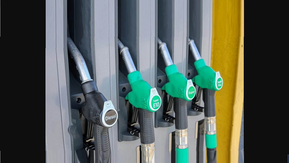 Petrol Price Reaching INR 500 per Litre: भारतात पेट्रोलचा दर 500 रुपये लिटर होणार? सोशल मीडियावरील व्हायरल दाव्यामागचे सत्य जाणून घ्या