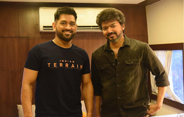 Thala Dhoni Meets Thalapathy Vijay: एम एस धोनी आणि दक्षिणात्य चित्रपटसृष्टीतील अभिनेता विजय यांचा फोटो सीएसकेच्या ट्विटर हँडलवर केला पोस्ट