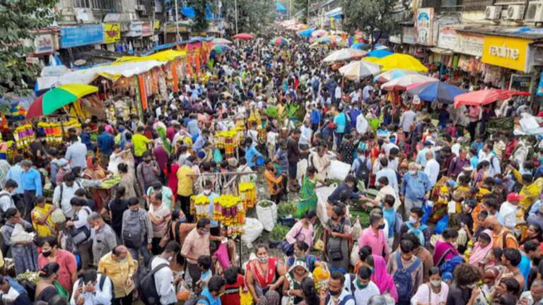 अनंत चतुर्दशी दिवशी झालेल्या गर्दीनंतर त्याचे परिणाम पुढील दिवसात दिसण्याची शक्यता,आरोग्य तज्ञ्जांचा अंदाज