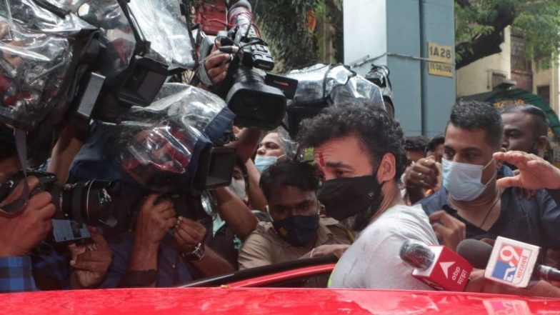 Raj Kundra जामीन मिळाल्यानंतर आज Arthur Road Jail मधून बाहेर