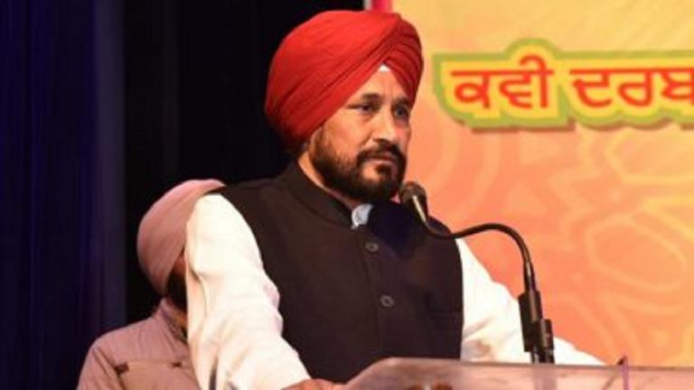 Punjab Election 2022: मुख्यमंत्री चरणजीत सिंग चन्नी यांनी दुहेरी दणका, भदौर आणि चमकौर साहिब या दोन्ही मतदार संघात पिछाडीवर