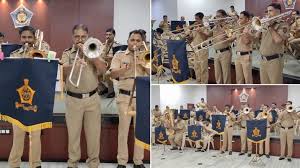 मुंबई पोलिसांनाही Money Heist ची भुरळ; Khakhi Band ने सादर केले 'Bella Ciao' थीम सॉंग (Watch Viral Video)
