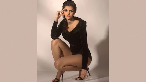 बिग बॉस फेम Sonali Raut ने सोशल मिडीयावर शेअर केला ब्लॅक ड्रेस मधला हॉट फोटो