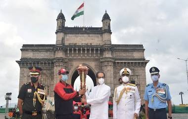 Swarnim Vijay Mashaal: मुख्यमंत्री उद्धव ठाकरे यांच्याकडून स्वर्णिम मशालीचे स्वागत