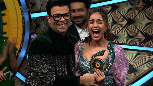 Bigg Boss OTT Finale Winner: दिव्या अग्रवाल बनली बिग बॉस ओटीटी 2021 ची विजेता, ट्राफीसह जिंकले 25 लाख