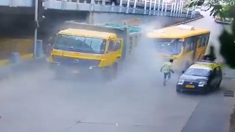 Mumbai: दादर येथे BEST's Tejaswini Bus आणि  Dumper Truck यांच्यात धडक; 8 जण जखमी