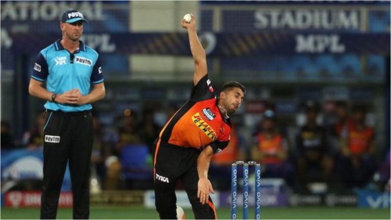 IPL 2021, KKR vs SRH: आयपीएल पदार्पणात काश्मीरच्या Umran Malik याची कमाल, बनला मोसमातील सर्वात वेगवान चेंडू टाकणारा भारतीय गोलंदाज