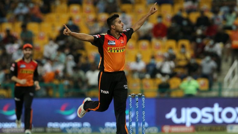 IPL 2021, RCB vs SRH: आरसीबीची खराब सुरुवात, 38 धावांवर गमावली तिसरी विकेट; KS Bharat बनला Umran Malik चा पहिला बळी