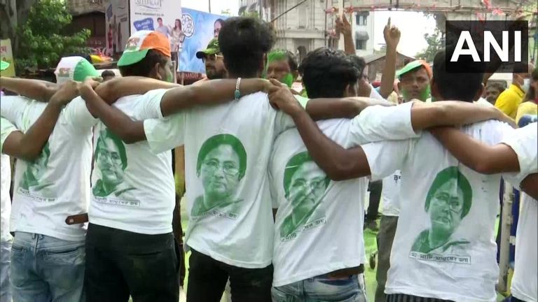 Bhabanipur Assembly Bypoll 2021: CM Mamata Banerjee ची आघाडी पाहता  TMC कार्यकर्त्यांचा जल्लोष सुरू