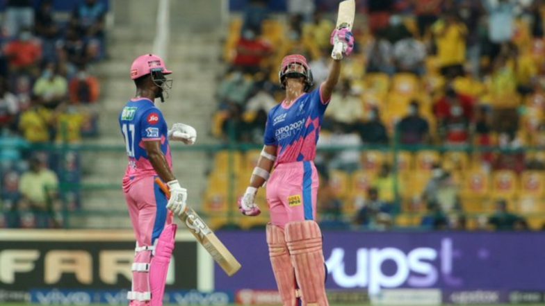IPL 2021: राजस्थान रॉयल्सचा सलामीवीर फलंदाज यशस्वी जैस्वालच्या अर्धशतकी खेळीनंतर एम एस धोनीने केलं असं, चाहत्यांनाही वाटले कुतूहल