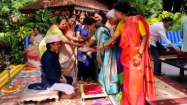 Ajit Pawar-Supriya Sule Bhaubeej 2021 Celebration: काटेवाडी मध्ये अजित पवारांचं सुप्रिया सुळेंसह बहिणींनी केलं भाऊबीजे निमित्त औक्षण (Watch Video)