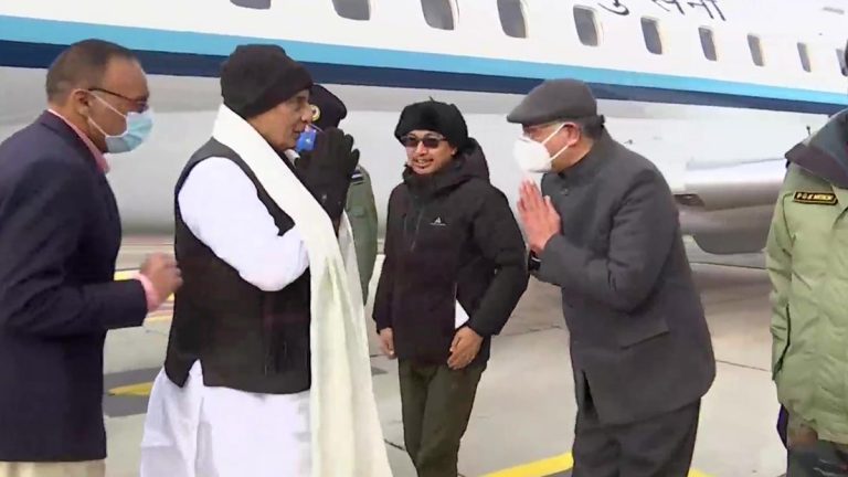 Rajnath Singh Ladakh Visit: संरक्षण मंत्री राजनाथ सिंह लेहमध्ये, चुशूलमध्ये रेझांग युद्ध स्मारकाचे करणार उद्घाटन