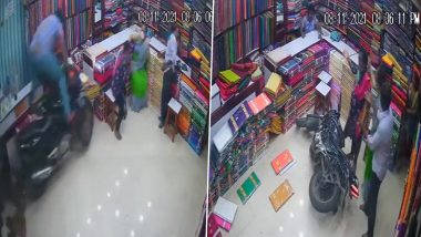 Viral Video: दुचाकी स्वाराची बाईक थेट साडीच्या दुकानात, पाहा व्हिडिओ