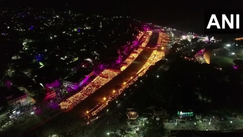 Ayodhya Deepotsav 2021: अयोध्यामध्ये पार पडला दीपोत्सवाचा कार्यक्रम; तब्बल 12 लाख दिव्यांनी उजळली रामनगरी, झाला विश्वविक्रम (Photo & Videos)