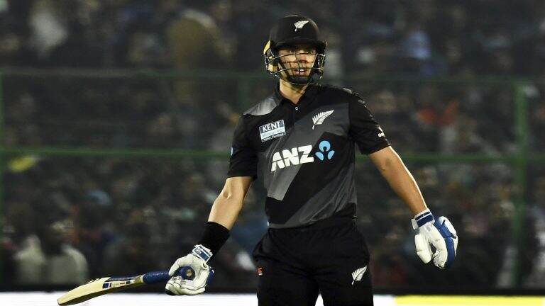 IND vs NZ 2nd T20I: न्यूझीलंडचा दुसरा गडी आऊट, Mark Chapman झेलबाद होऊन तंबूत परत