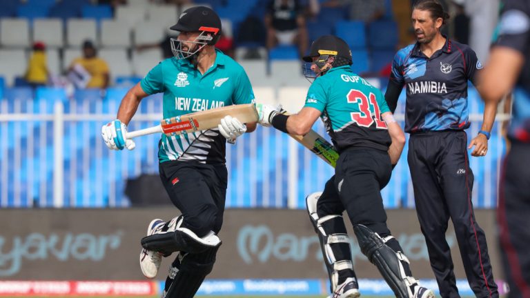 NZ vs NAM, T20 World Cup 2021: फिलिप्स-नीशमची शानदार फलंदाजी, न्यूझीलंडने नामिबियासमोर ठेवले 164 धावांचे लक्ष्य