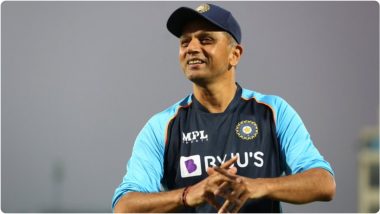 Team India प्रशिक्षक राहुल द्रविड यांनी ‘या’ दोन खेळाडूंना ‘वेटिंग लिस्ट’मध्ये ठेवले, कसोटी सामन्यात नियमित संधींसाठी आता करावी लागणार प्रतीक्षा