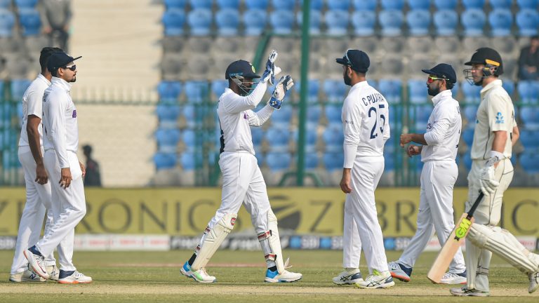 IND vs NZ 1st Test Day 3: कर्णधार केन विल्यमसन आऊट, Lunch पर्यंत न्यूझीलंडच्या 2 बाद 197 धावा; Tom Latham तळ ठोकून मैदानात