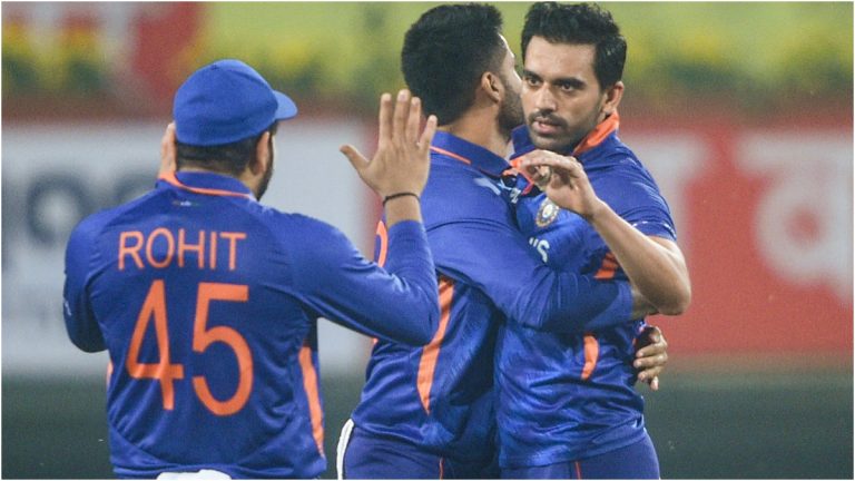 IND vs WI 3rd T20I: दीपक चाहरने Kyle Mayers याला दाखवला पॅव्हिलियनचा रस्ता, भारताला पहिलं यश